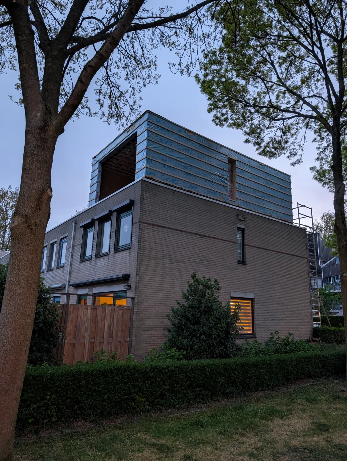 Bouwtekeningen en vergunning voor dakopbouw